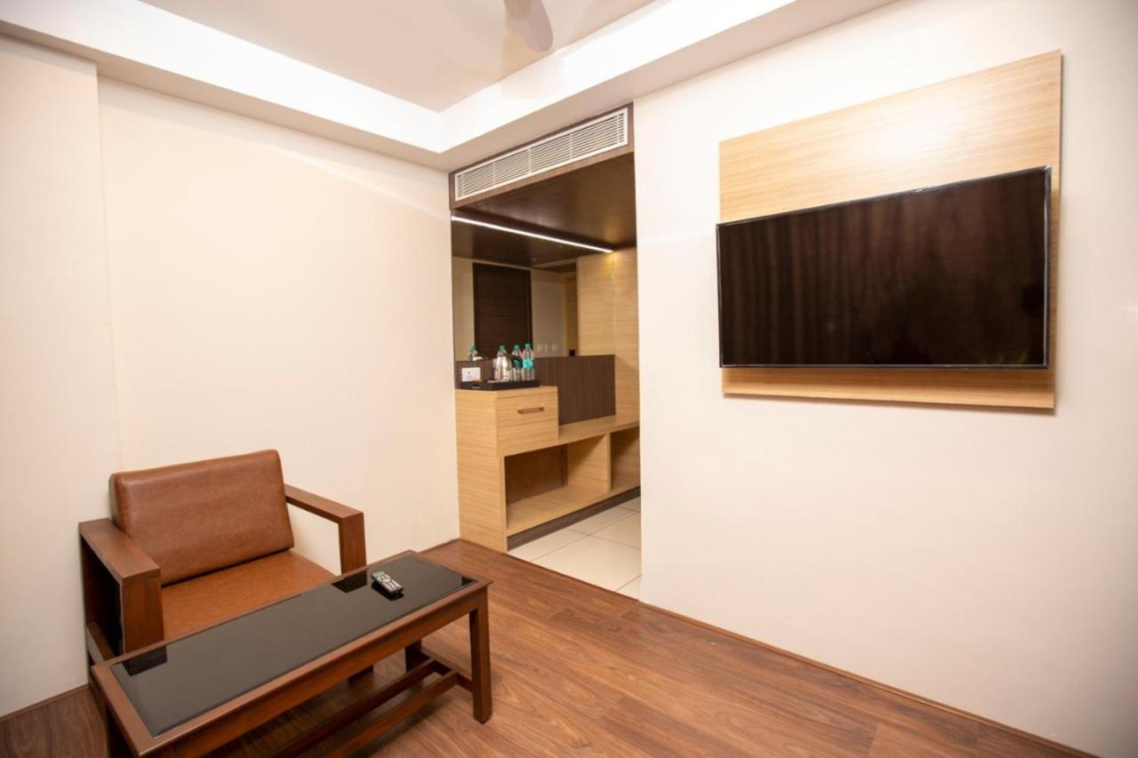 Lee-Benz Ark Hotel Кумбаконам Екстериор снимка