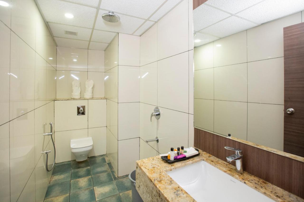 Lee-Benz Ark Hotel Кумбаконам Екстериор снимка