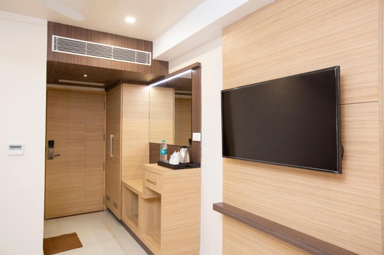 Lee-Benz Ark Hotel Кумбаконам Екстериор снимка