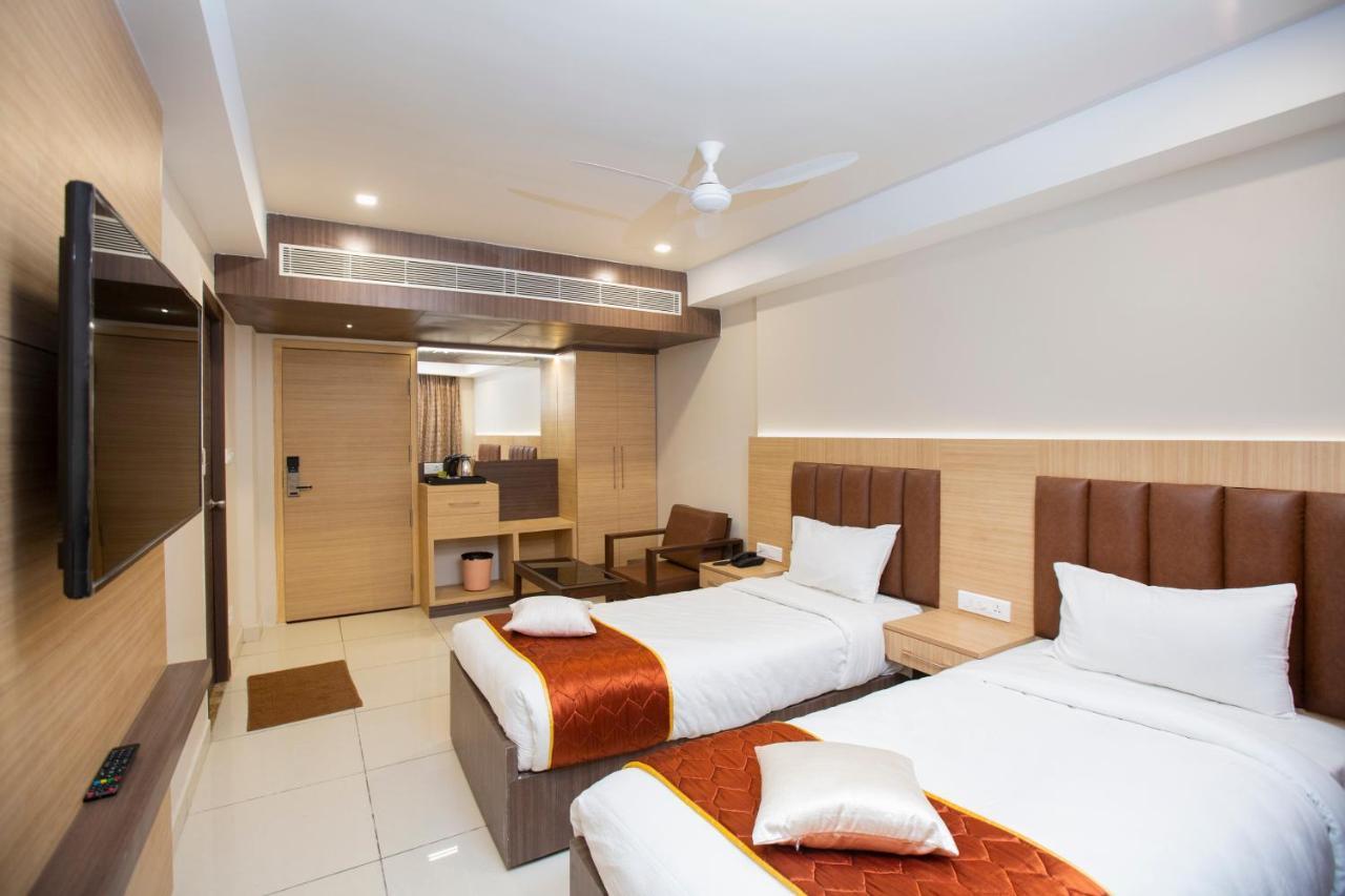 Lee-Benz Ark Hotel Кумбаконам Екстериор снимка