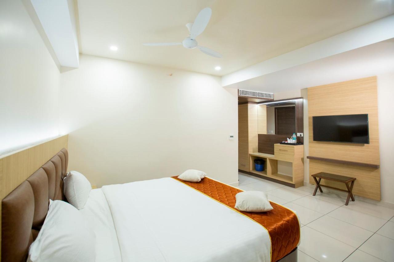 Lee-Benz Ark Hotel Кумбаконам Екстериор снимка