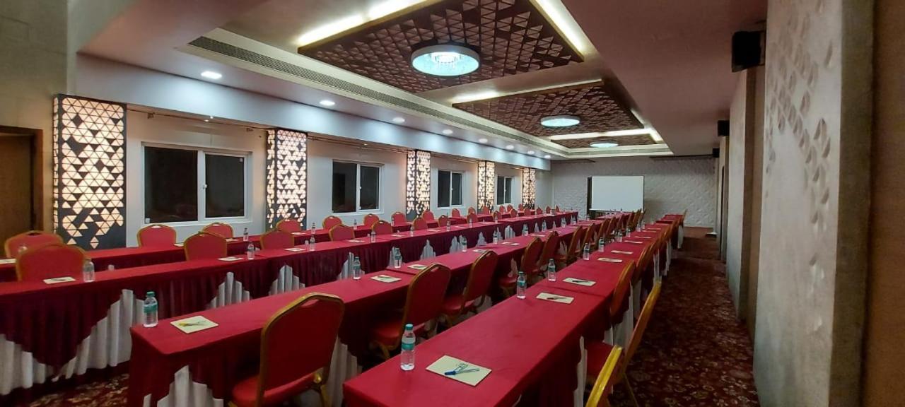 Lee-Benz Ark Hotel Кумбаконам Екстериор снимка